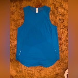 Never worn sculpt tank lulu 8